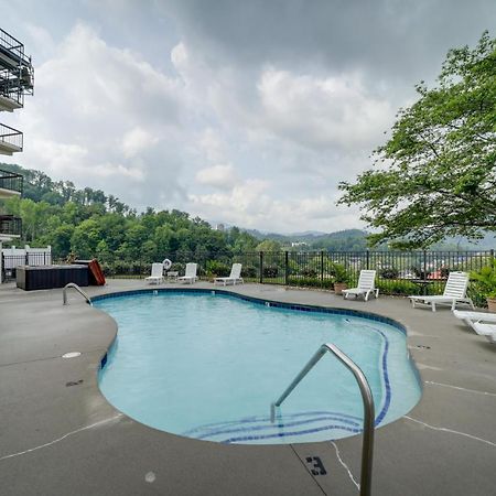 Stylish Gatlinburg Condo With Pool Walk Downtown! Luaran gambar