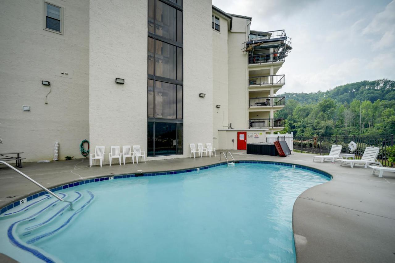 Stylish Gatlinburg Condo With Pool Walk Downtown! Luaran gambar